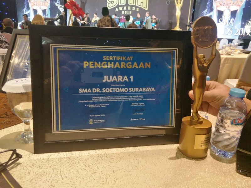 SMA Dr Soetomo mendapatkan predikat Best Kantin inovatif dalam SMA Awards 2019