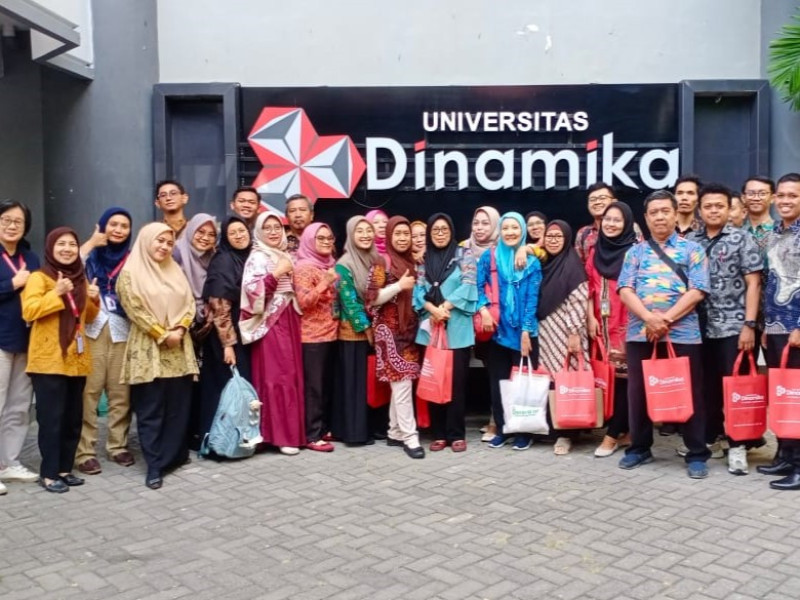 Bimbingan Teknis (BIMTEK) Guru SMA Dr. Soetomo dalam Upaya Meningkatkan Minat Belajar Siswa Melalui Pembelajaran Berbasis Game