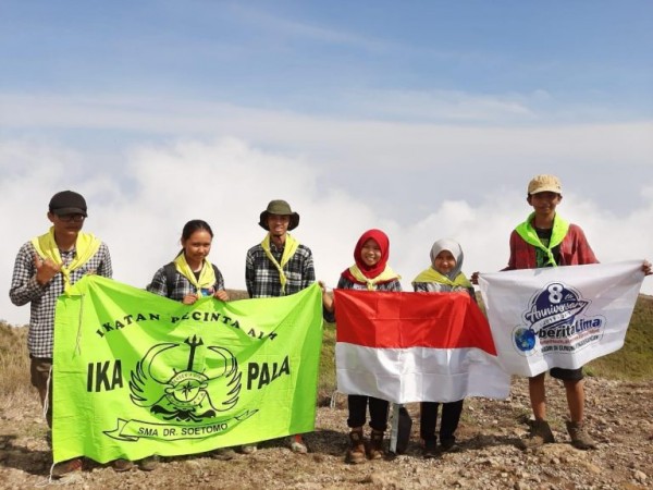 Ikatan Pecinta Alam (IKAPALA) SMA DR. Soetomo Surabaya, Jawa Timur kembali melakukan pendakian ke gunung Penanggungan