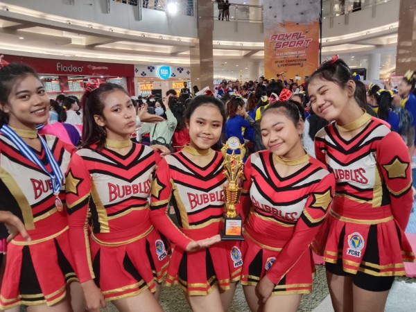 Tim DRC Bubbles Cheerleaders Juara 3 Royal Sport Competition Performance (Cito Mall)